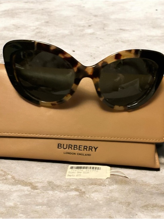 Burberry Accessories - Burberry Tortoiseshell Cat-Eye Sunglasses with Dark Lenses